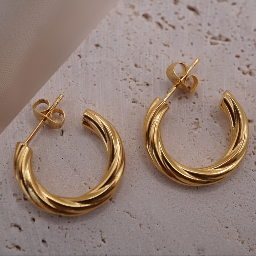 Chloé Hoops - Picture 4 of 5